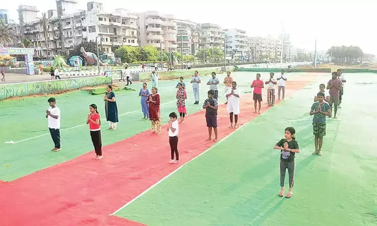 Andhra: अंतर्राष्ट्रीय युवा दिवस समारोह में सोशल मीडिया प्लेटफॉर्म सक्रिय भूमिका निभाएंगे Andhra: अंतर्राष्ट्रीय युवा दिवस समारोह में सोशल मीडिया प्लेटफॉर्म सक्रिय भूमिका निभाएंगे