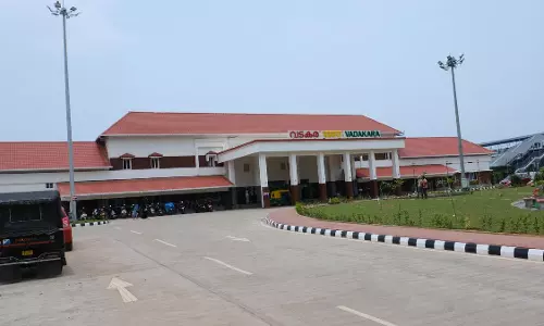 Kerala के वडकारा रेलवे स्टेशन का कायापलट हो गया है