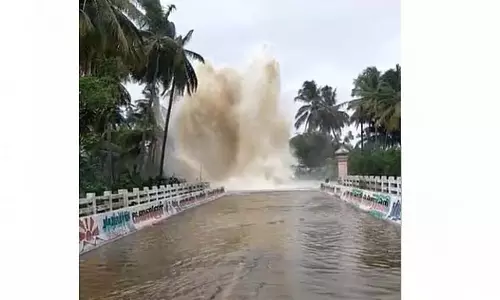 Coimbatore : मेट्टुपलायम में पानी की पाइप फटी Coimbatore : मेट्टुपलायम में पानी की पाइप फटी