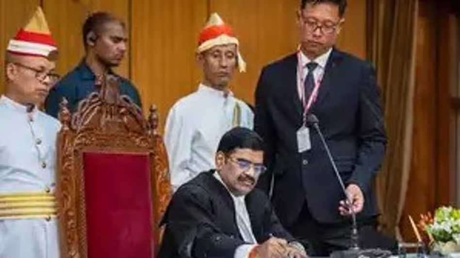 Manipur उच्च न्यायालय के नौवें मुख्य न्यायाधीश के रूप में शपथ ली