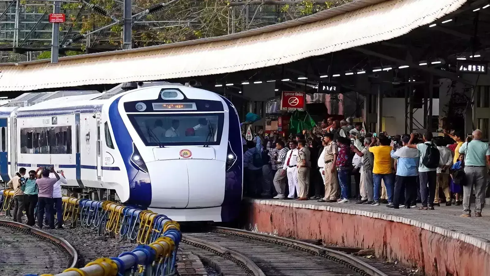 Kerala के यात्रियों के लिए रेलवे का सरप्राइज; गुरुवार से वंदे भारत में नया बदलाव Kerala के यात्रियों के लिए रेलवे का सरप्राइज; गुरुवार से वंदे भारत में नया बदलाव