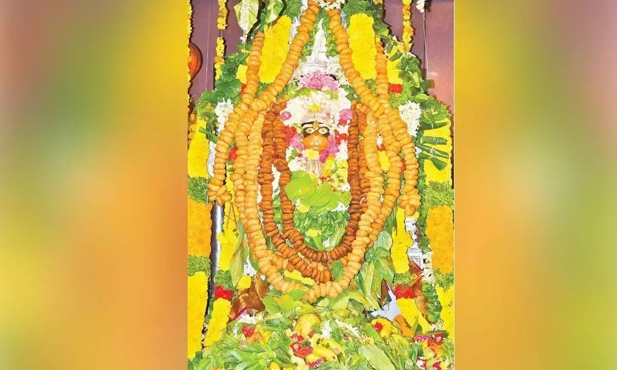Andhra: अंजनेया स्वामी की विशेष पूजा की गई