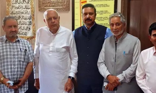 Farooq ने पार्टी पदाधिकारियों से सामाजिक बुराइयों से लड़ने का प्रयास करने को कहा Farooq ने पार्टी पदाधिकारियों से सामाजिक बुराइयों से लड़ने का प्रयास करने को कहा