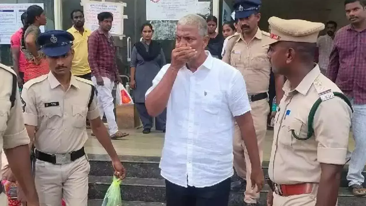 मकान स्थल मामले में पूर्व विधायक वल्लभनेनी वामसी को हिरासत में लिया गया