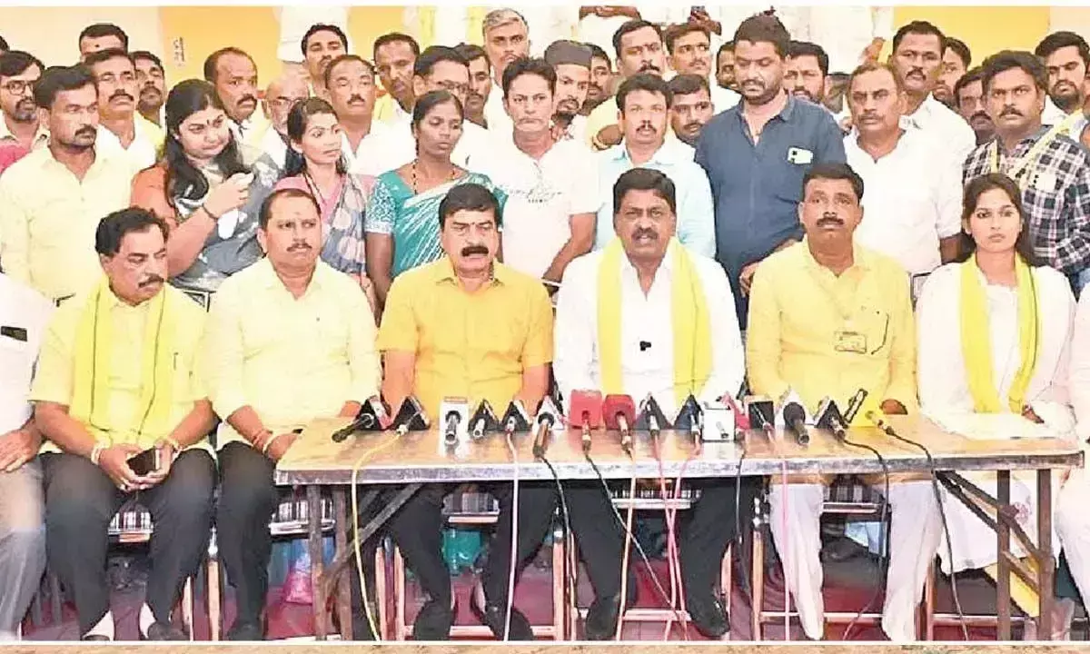 YSRCP शासन के दौरान कुशासन और उद्योग पलायन: मंत्री