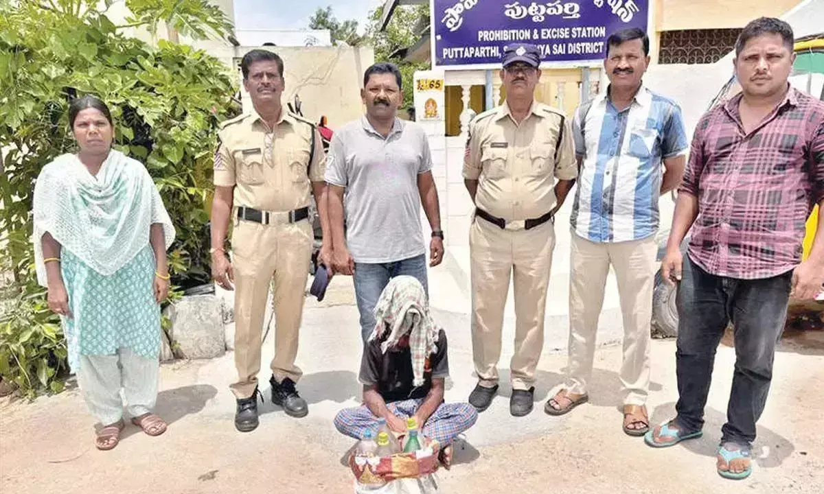 Andhra: 10 लीटर अवैध शराब के साथ व्यक्ति गिरफ्तार