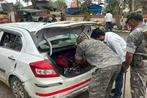 Latehar: पुलिस ने एंटी क्राइम ऑपरेशन में की वाहनों की सघन जांच