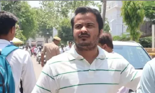 Leader को धमकाने के मामले में अब्दुल्ला आजम खां ने दर्ज कराए बयान, सफाई पेश करने से किया इनकार