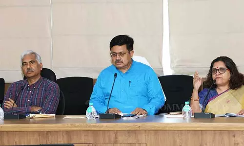 व्यापक जागरूकता अभियान के साथ नशीली दवाओं के व्यापार पर अंकुश लगाने के प्रयासों को मजबूत किया