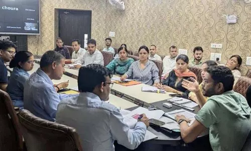 DC जम्मू ने सामाजिक कल्याण पहलों की समीक्षा की