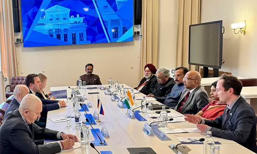 रूस के पूर्व प्रधानमंत्री मिखाइल फ्रैडकोव ने कनिमोझी के नेतृत्व वाले प्रतिनिधिमंडल से की मुलाकात