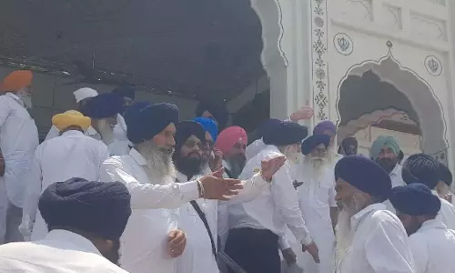 तीन घंटे बैठक के बाद HSGPC की कमान जगदीश सिंह झींडा को दी गयी उसके बाद अकाल पंथक मोर्चा ने किया वॉकआउट