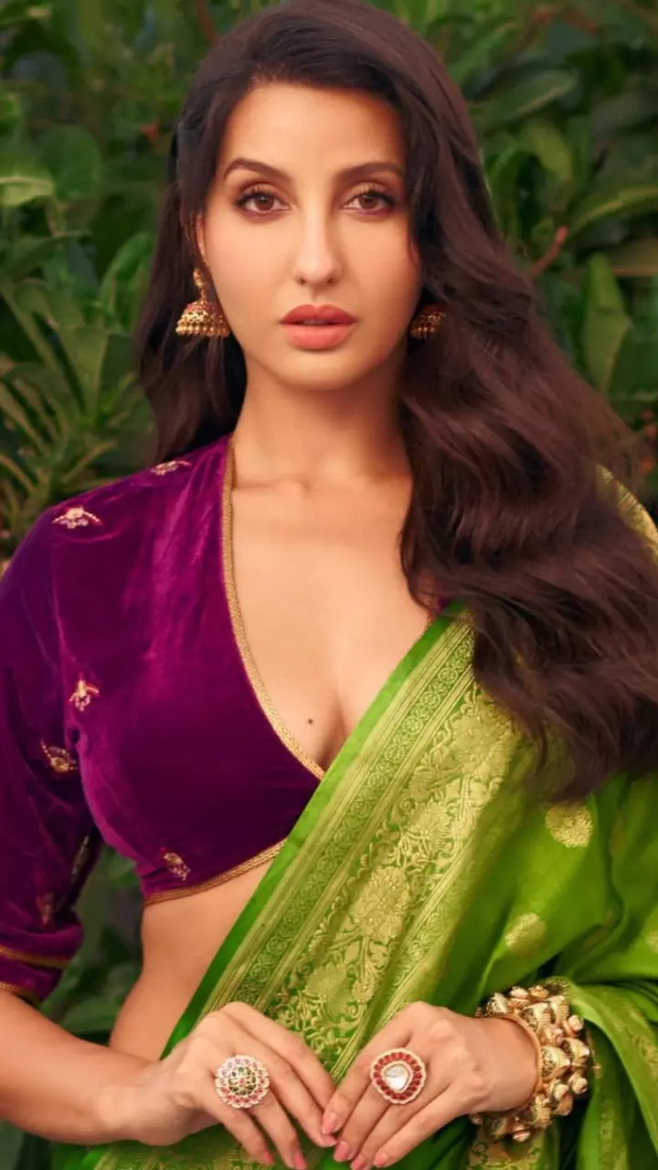 नोरा फतेही का दिखा साड़ी लुक