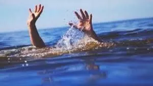 Barabanki : नहाने गया मजदूर सुमली नदी में डूबा, तलाश जारी Barabanki : नहाने गया मजदूर सुमली नदी में डूबा, तलाश जारी