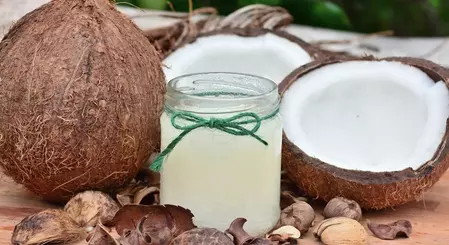 घरेलू खजाना है नारियल तेल, इसमें छिपे हैं सेहत के चमत्कारी फायदे घरेलू खजाना है नारियल तेल, इसमें छिपे हैं सेहत के चमत्कारी फायदे
