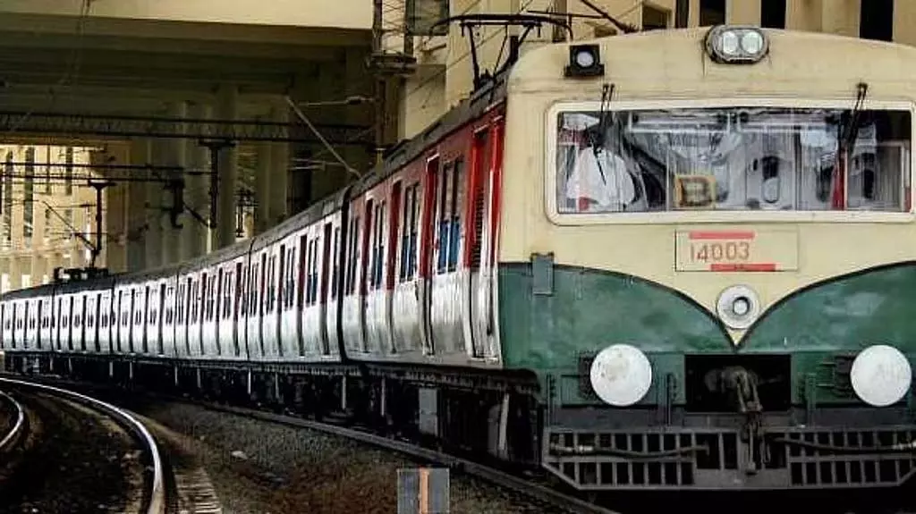 Tamil Nadu : आज 18 उपनगरीय इलेक्ट्रिक ट्रेनें रद्द Tamil Nadu : आज 18 उपनगरीय इलेक्ट्रिक ट्रेनें रद्द