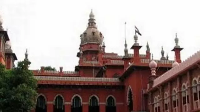 केरल HC ने सबरीमाला में कचरा फेंकने वालों के खिलाफ कार्रवाई का आदेश दिया केरल HC ने सबरीमाला में कचरा फेंकने वालों के खिलाफ कार्रवाई का आदेश दिया