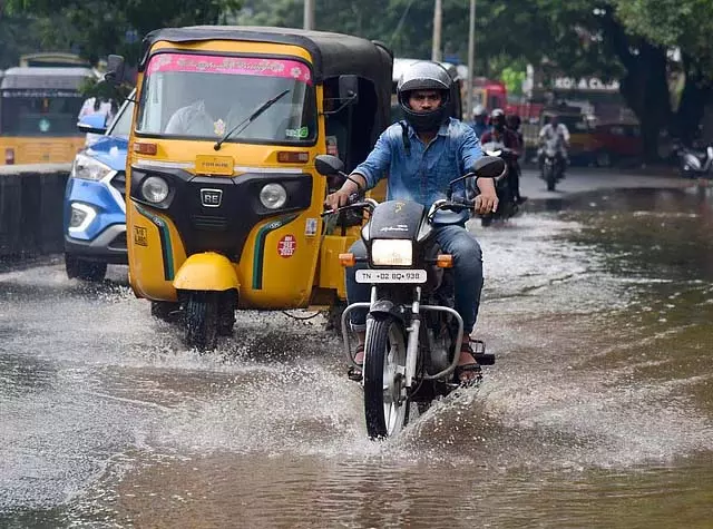 Tamil Nadu : चेन्नई में व्यापक बारिश Tamil Nadu : चेन्नई में व्यापक बारिश