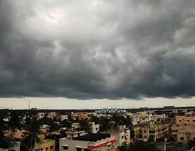 Tamil Nadu : आज सुबह एक निम्न-स्तर का दबाव तट को पार करने की उम्मीद Tamil Nadu : आज सुबह एक निम्न-स्तर का दबाव तट को पार करने की उम्मीद
