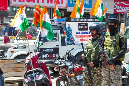 हाथों में तिरंगा और दिल में देशभक्ति का जज्बा लिए निकली तिरंगा यात्रा हाथों में तिरंगा और दिल में देशभक्ति का जज्बा लिए निकली तिरंगा यात्रा