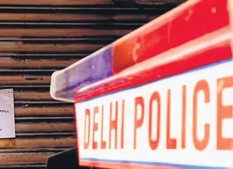 दक्षिण दिल्ली में महिला के प्रेमी की ‘हत्या’ के आरोप में दंपत्ति गिरफ्तार दक्षिण दिल्ली में महिला के प्रेमी की ‘हत्या’ के आरोप में दंपत्ति गिरफ्तार