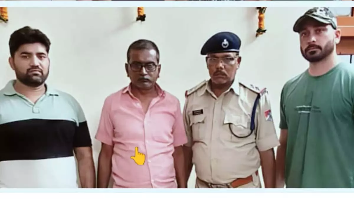 मध्य रेलवे ने मलकापुर PRS पर दलाली रैकेट का भंडाफोड़ किया मध्य रेलवे ने मलकापुर PRS पर दलाली रैकेट का भंडाफोड़ किया