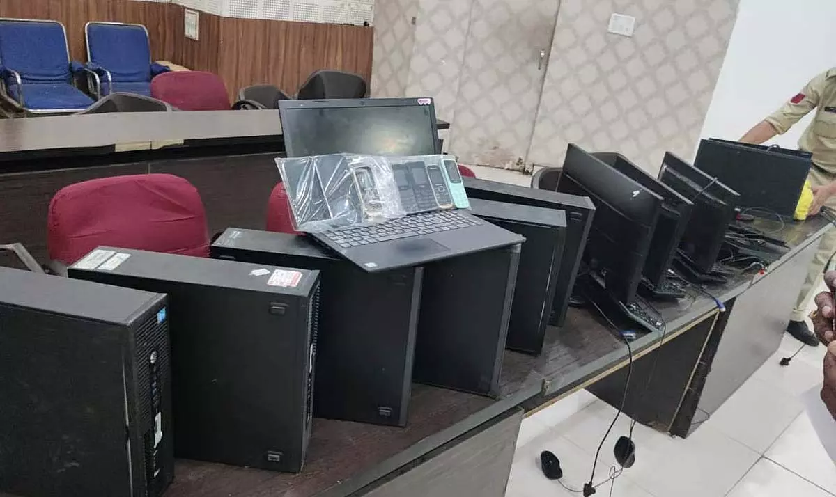 इंदौर में फर्जी निवेश फर्म चलाने के आरोप में व्यक्ति गिरफ्तार, देशभर से मिला था निवेश इंदौर में फर्जी निवेश फर्म चलाने के आरोप में व्यक्ति गिरफ्तार, देशभर से मिला था निवेश