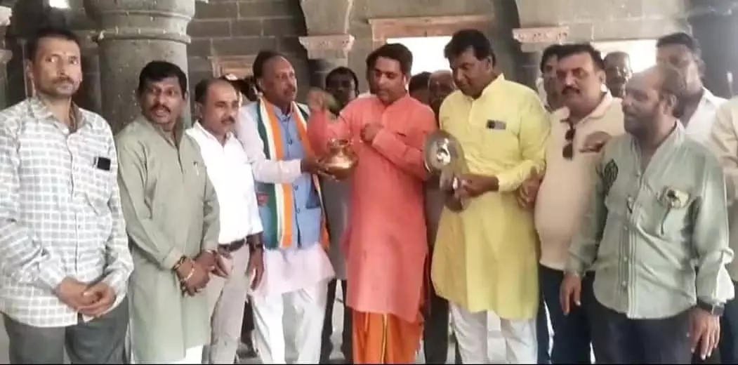 Indore : कैबिनेट बैठक के बाद कांग्रेस ने किया विरोध प्रदर्शन, राजवाड़ा का किया शुद्धिकरण Indore : कैबिनेट बैठक के बाद कांग्रेस ने किया विरोध प्रदर्शन, राजवाड़ा का किया शुद्धिकरण