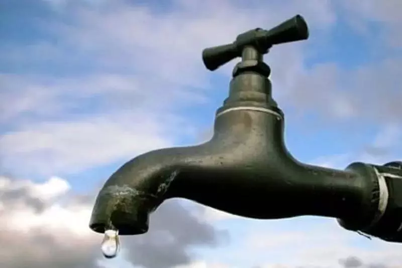 Shopian में कई परिवार पेयजल की कमी से परेशान, प्रदर्शन Shopian में कई परिवार पेयजल की कमी से परेशान, प्रदर्शन