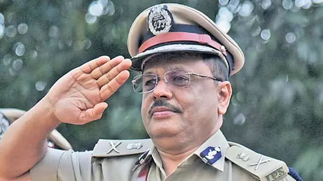 नए DG-IGP सलीम का सहकर्मियों को पत्र: समाज में शांति और सद्भाव बनाए रखने का आह्वान नए DG-IGP सलीम का सहकर्मियों को पत्र: समाज में शांति और सद्भाव बनाए रखने का आह्वान
