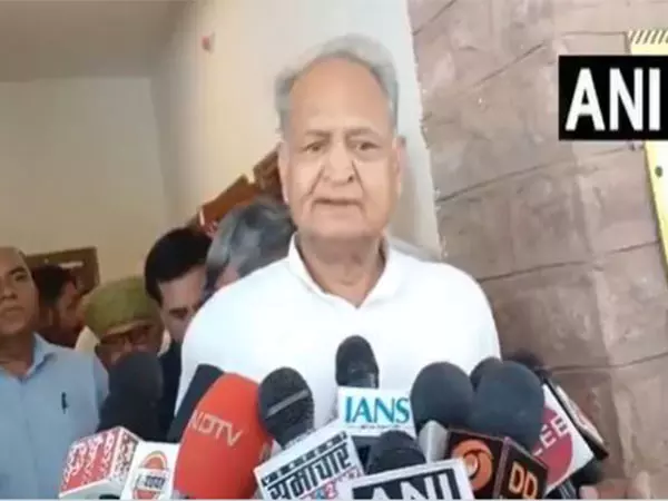 नेशनल हेराल्ड मामले में कांग्रेस नेताओं के खिलाफ ED की कार्रवाई पर अशोक गहलोत ने कहा-जानबूझकर एक रुपये का भी लेन-देन नहीं किया गया नेशनल हेराल्ड मामले में कांग्रेस नेताओं के खिलाफ ED की कार्रवाई पर अशोक गहलोत ने कहा-जानबूझकर एक रुपये का भी लेन-देन नहीं किया गया