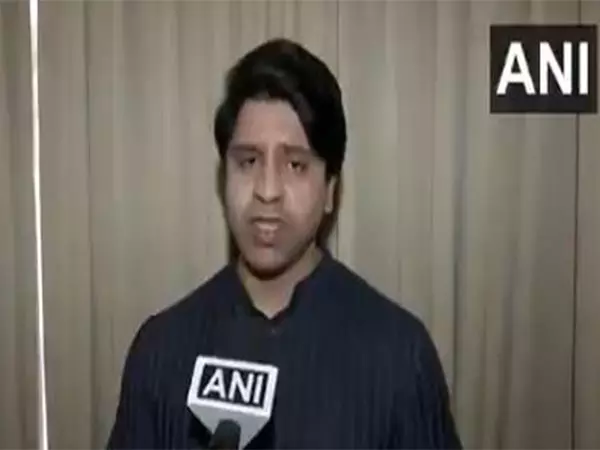 राहुल गांधी को लगता है कि एलओपी का मतलब पाकिस्तान का नेता है: BJP के शहजाद पूनावाला राहुल गांधी को लगता है कि एलओपी का मतलब पाकिस्तान का नेता है: BJP के शहजाद पूनावाला
