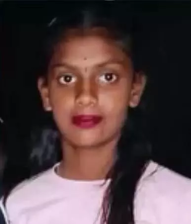 रेलवे ट्रैक पर मिला शव: लड़की के परिवार को दिया गया मुआवजा वापस रेलवे ट्रैक पर मिला शव: लड़की के परिवार को दिया गया मुआवजा वापस