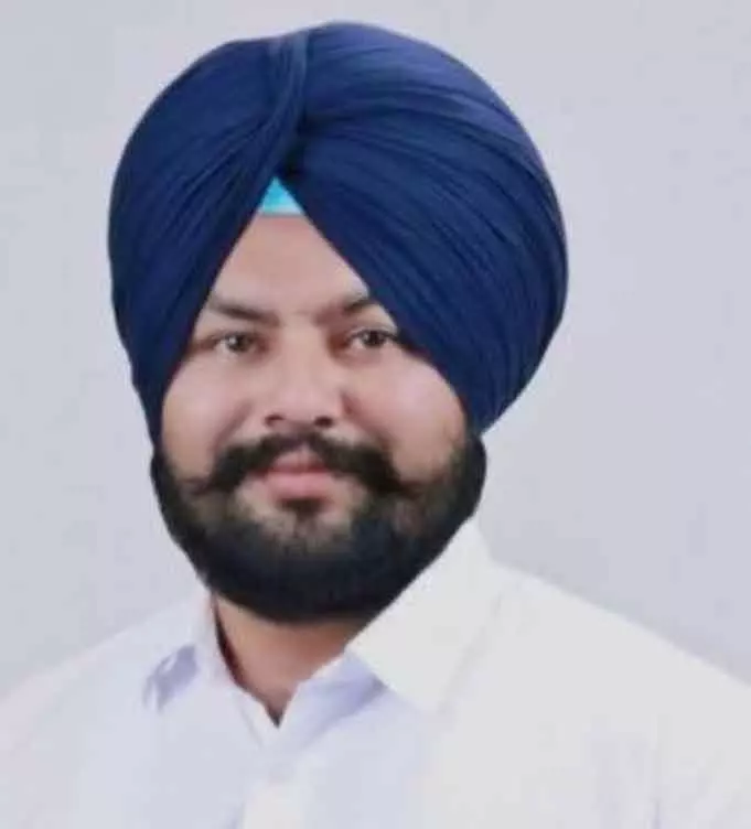 खडूर साहिब के विधायक लालपुरा ने SSP पर एसआई मौत मामले में निर्दोष लोगों को फंसाने का आरोप लगाया खडूर साहिब के विधायक लालपुरा ने SSP पर एसआई मौत मामले में निर्दोष लोगों को फंसाने का आरोप लगाया