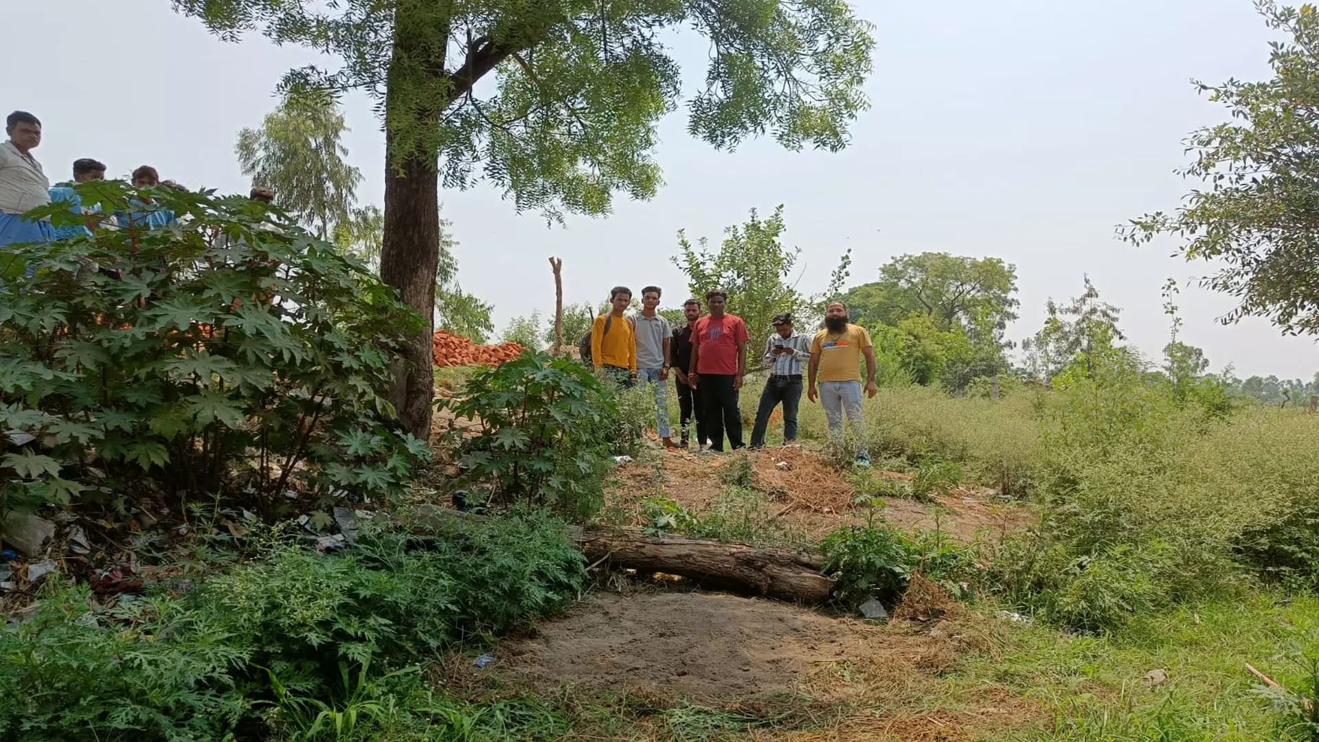 Bareilly: धार्मिक स्थल के पास मिला प्रतिबंधित मांस, इलाके में तनाव Bareilly: धार्मिक स्थल के पास मिला प्रतिबंधित मांस, इलाके में तनाव
