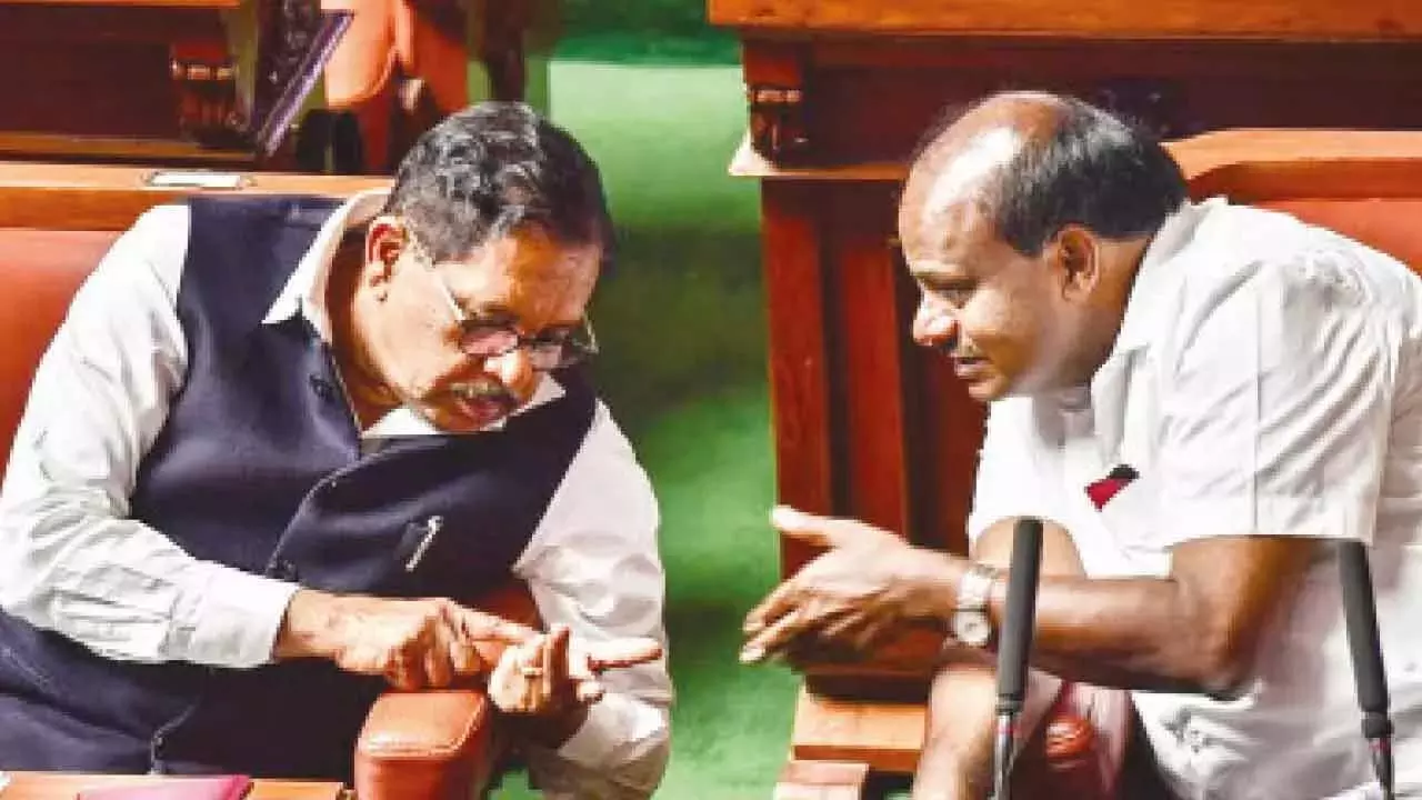 कांग्रेस में सत्ता संघर्ष के बीच सोने की तस्करी मामले में गृह मंत्री को निशाना बनाया गया: एचडीके कांग्रेस में सत्ता संघर्ष के बीच सोने की तस्करी मामले में गृह मंत्री को निशाना बनाया गया: एचडीके