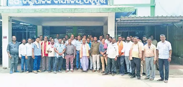 ओडिशा में सात CBSE स्कूलों द्वारा परिणाम प्रकाशन में देरी के विरोध में अभिभावक ओडिशा में सात CBSE स्कूलों द्वारा परिणाम प्रकाशन में देरी के विरोध में अभिभावक