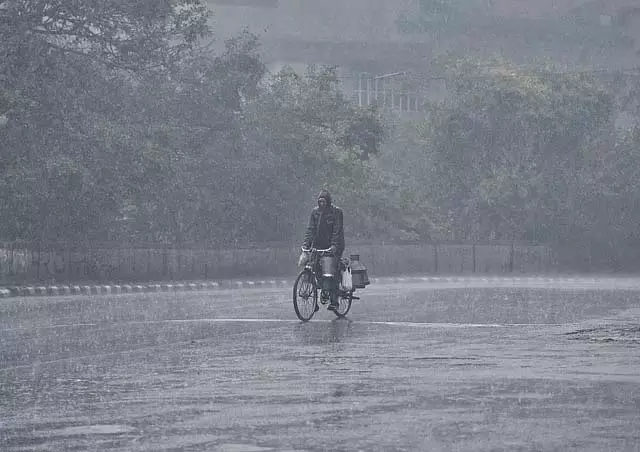 Tamil Nadu : आज 4 जिलों में भारी बारिश Tamil Nadu : आज 4 जिलों में भारी बारिश
