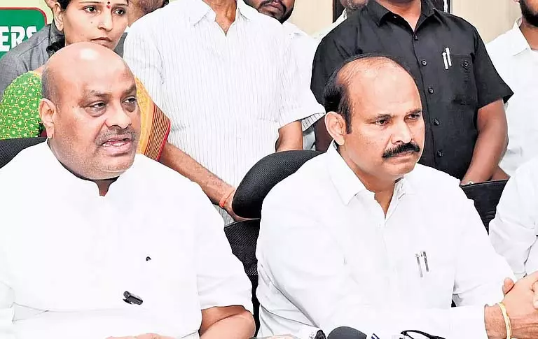 हम कोको के लिए समर्थन मूल्य सुनिश्चित करने के लिए कानून बनाएंगे: Minister Atchannaidu हम कोको के लिए समर्थन मूल्य सुनिश्चित करने के लिए कानून बनाएंगे: Minister Atchannaidu
