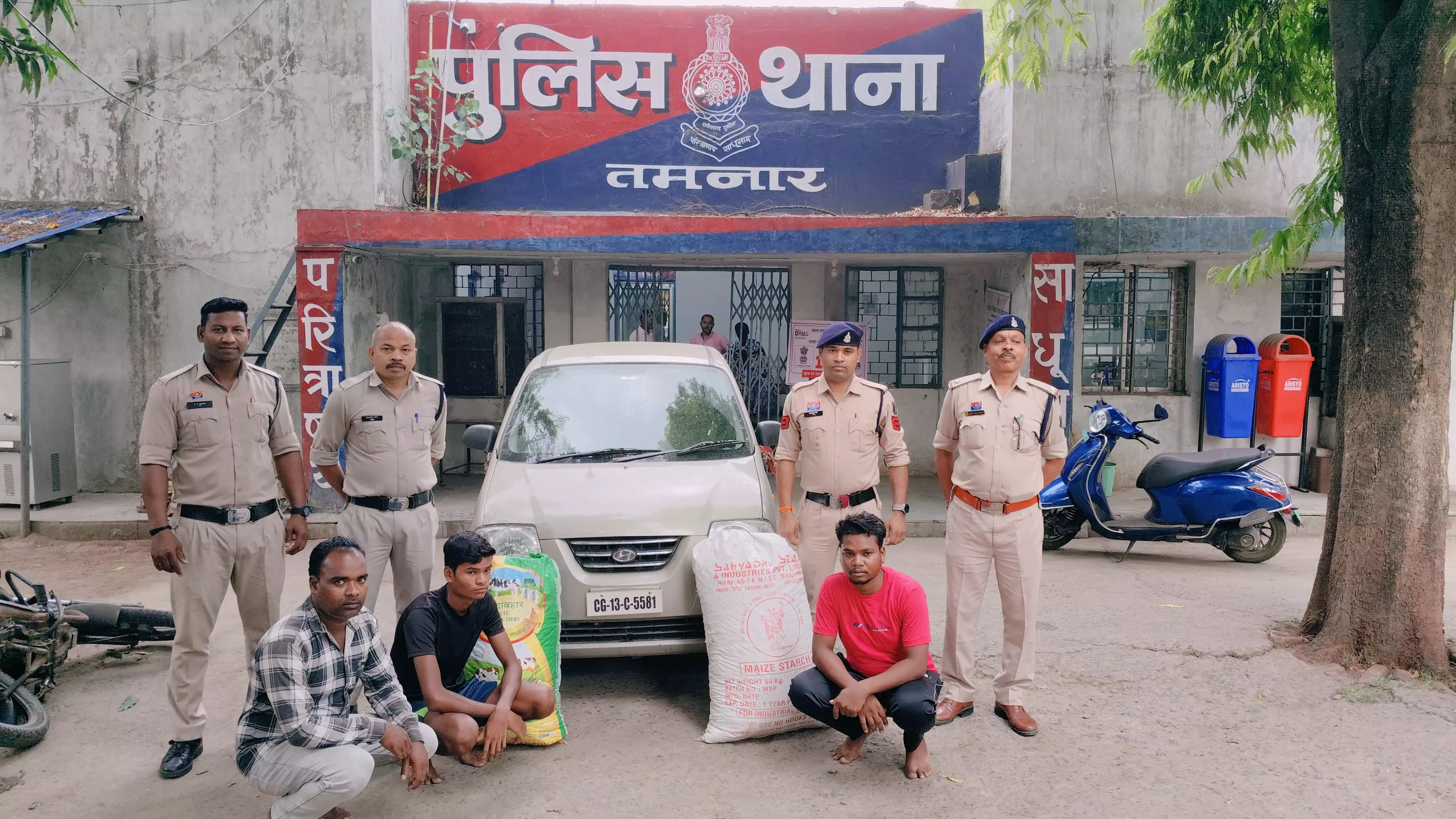 सेंट्रो कार में गांजा तस्करी, घेराबंदी में पकड़ाए सप्लायर सेंट्रो कार में गांजा तस्करी, घेराबंदी में पकड़ाए सप्लायर