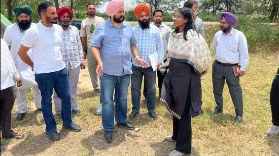 Kharar: खेल मैदानों के काम की निगरानी हुई तेज़ Kharar: खेल मैदानों के काम की निगरानी हुई तेज़