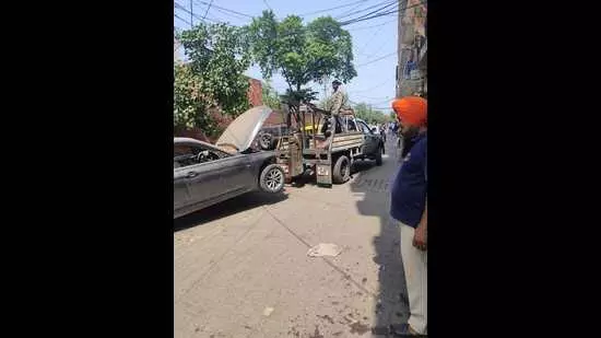 Chandigarh: नगर निगम ने गंदगी फैलाने वाले वाहनों पर की सख्ती Chandigarh: नगर निगम ने गंदगी फैलाने वाले वाहनों पर की सख्ती