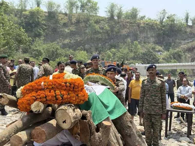 Kangra village में सैन्य सम्मान के साथ अग्निवीर का अंतिम संस्कार Kangra village में सैन्य सम्मान के साथ अग्निवीर का अंतिम संस्कार