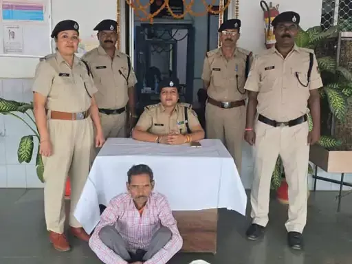 रेलवे ट्रैक का पार्ट्स चोरी करता था, RPF ने शातिर को दबोचा रेलवे ट्रैक का पार्ट्स चोरी करता था, RPF ने शातिर को दबोचा
