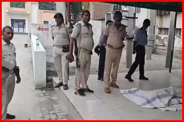 पुलिस मुठभेड़ में कुख्यात अपराधी ढेर, कई मामलों में चल रहा था फरार पुलिस मुठभेड़ में कुख्यात अपराधी ढेर, कई मामलों में चल रहा था फरार