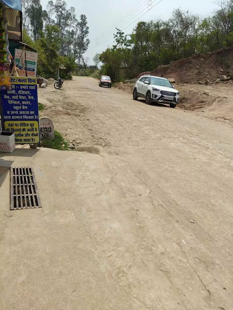 Dehra Gopipur में अधूरी सड़क परियोजना से गुस्सा Dehra Gopipur में अधूरी सड़क परियोजना से गुस्सा