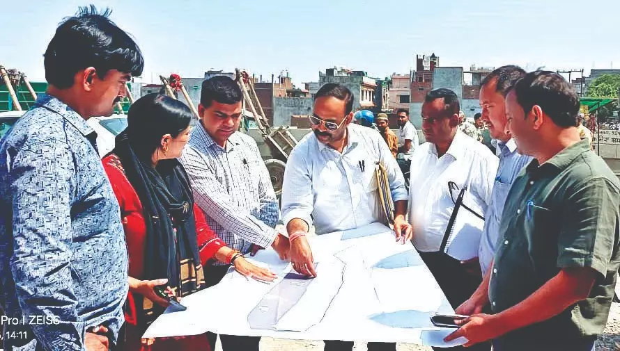 Haldwani: स्वच्छता को लेकर नगर आयुक्त का एक्शन Haldwani: स्वच्छता को लेकर नगर आयुक्त का एक्शन