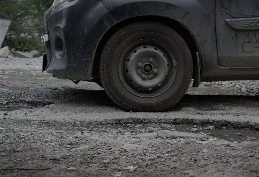 Baramulla: खराब सड़क पर कार्रवाई की मांग Baramulla: खराब सड़क पर कार्रवाई की मांग