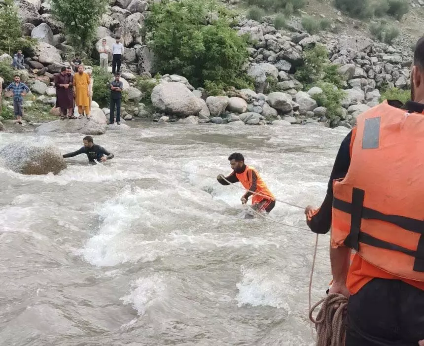 Srinagar: घाटी में जल दुर्घटनाओं का आंकड़ा बढ़ा Srinagar: घाटी में जल दुर्घटनाओं का आंकड़ा बढ़ा