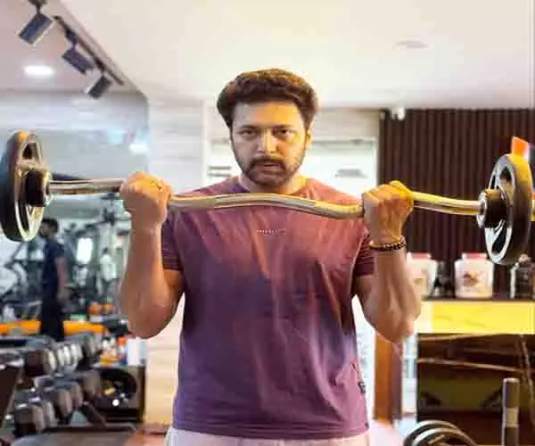 कराथे बाबू के लिए 12 किलो वजन घटाने के लिए जिम जा रहे Actor Ravi Mohan ने कहा- मुझे आगे बढ़ते रहना है कराथे बाबू के लिए 12 किलो वजन घटाने के लिए जिम जा रहे Actor Ravi Mohan ने कहा- मुझे आगे बढ़ते रहना है